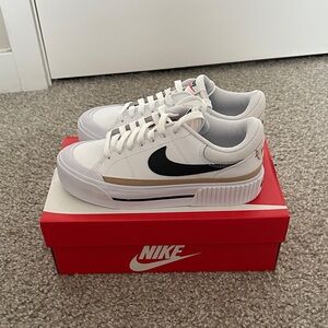 Nike Court Legacy Lift Sneakers